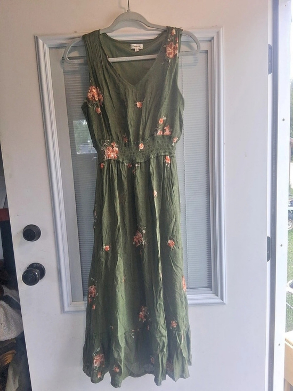 Kindred Floral Embroidered Maxi Dress in Green XL